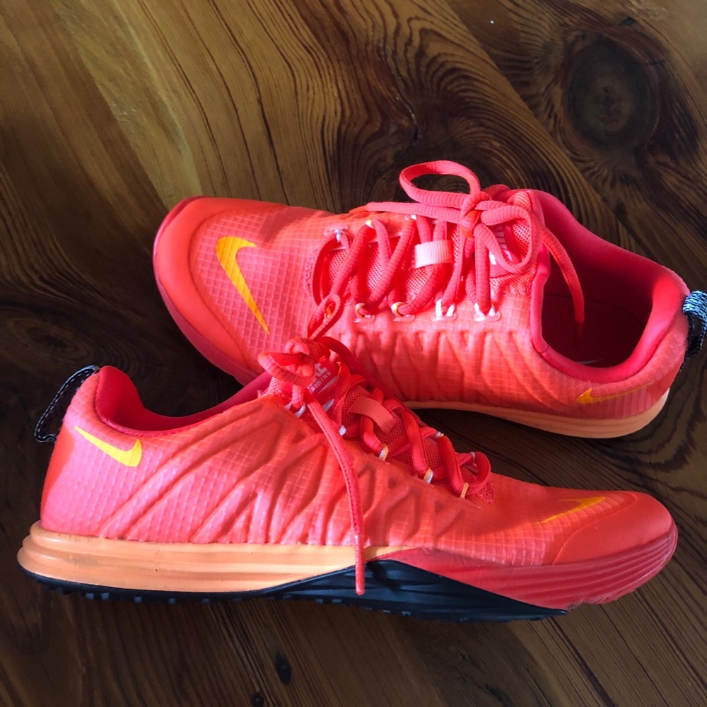 Women’s Nike Lunarlon tennis shoes